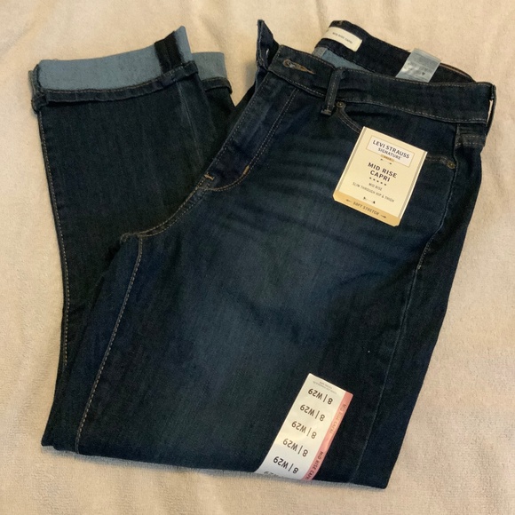 Signature by Levi Strauss Denim - Levi Strauss Signature Gold Women's Mid-Rise Slim Fit Capris